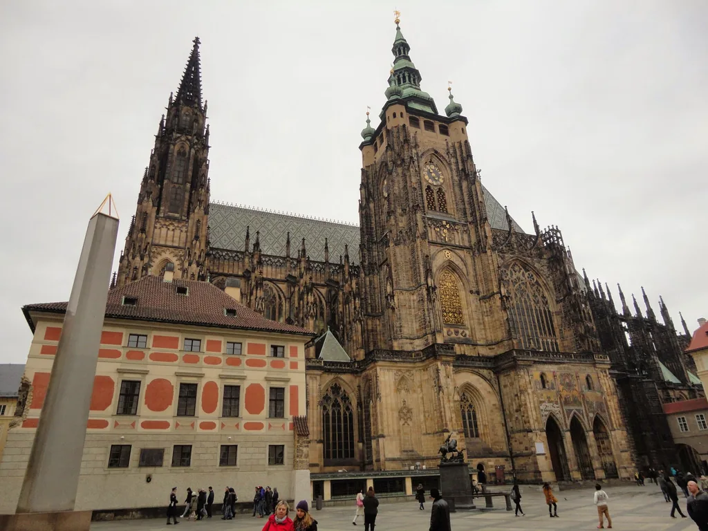 Praga nocą – wieże i mrok zaułków