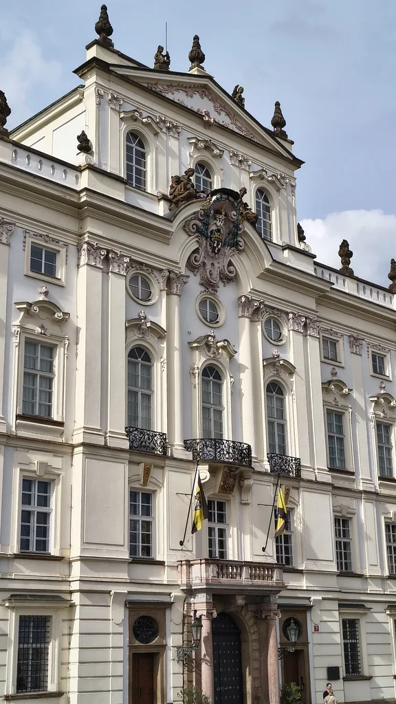 Detale rzeźbiarskie i inskrypcje